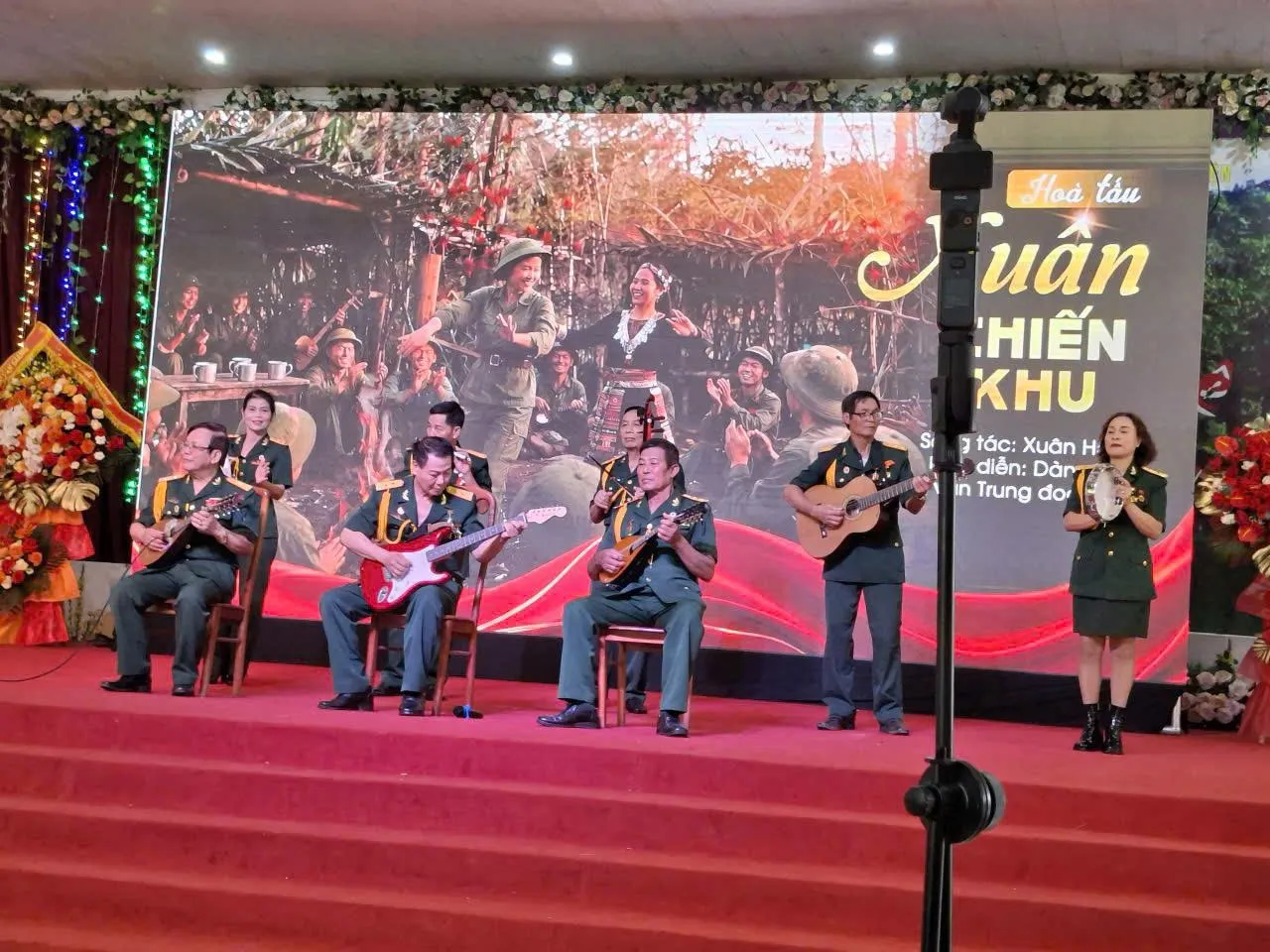 CUỘC GẶP MẶT XÚC ĐỘNG CỦA NHỮNG NGƯỜI TỪNG CHIẾN ĐẤU TRÊN MẶT TRẬN HOÀNG LIÊN SƠN 50 NĂM TRƯỚC