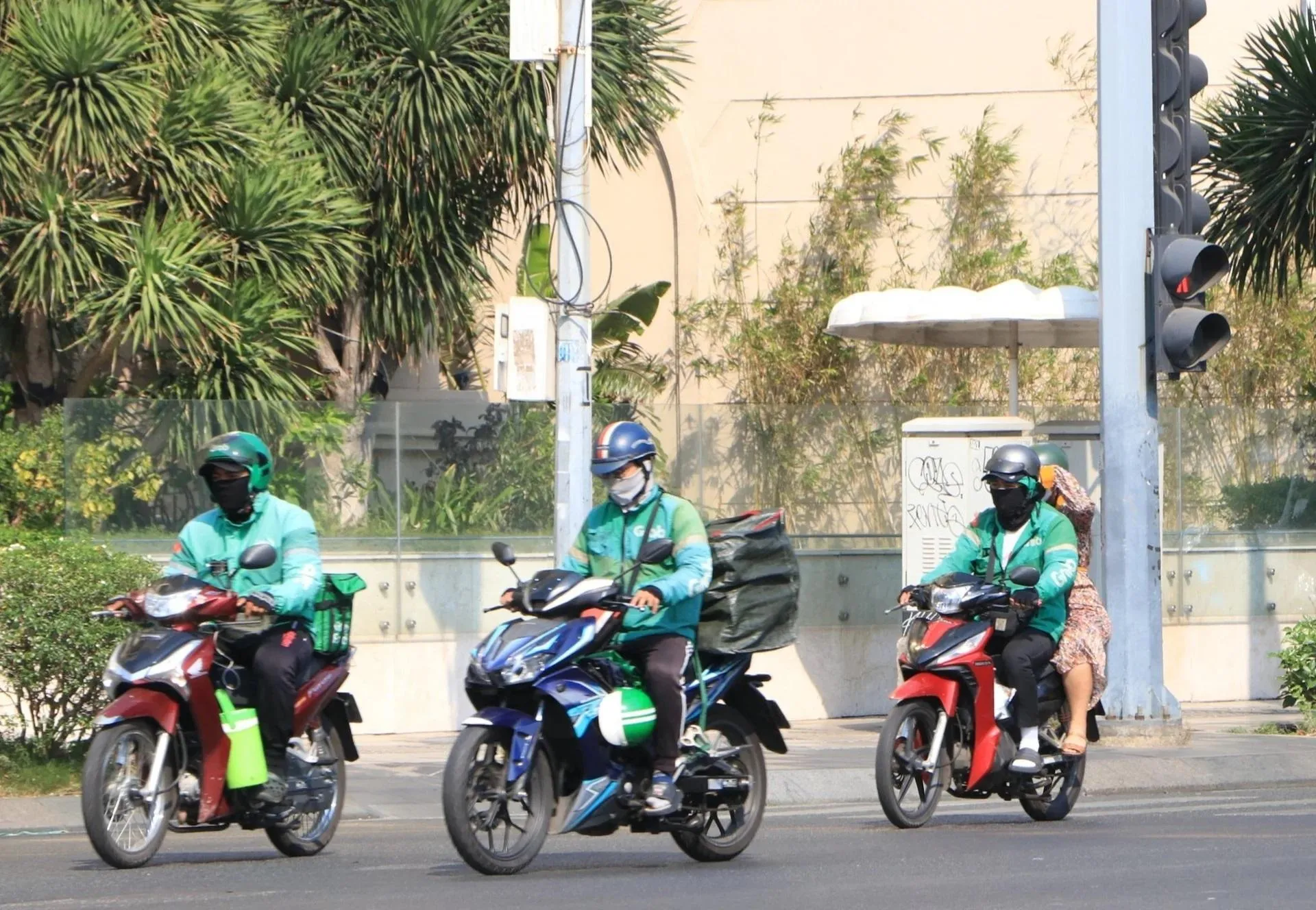 Cần chính sách bảo vệ người lao động tự do ngoài trời trước biến đổi khí hậu