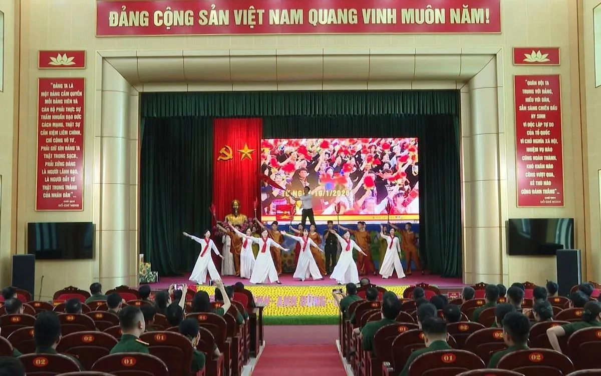 Khơi dậy niềm tự hào truyền thống trong LLVT tỉnh Phú Thọ