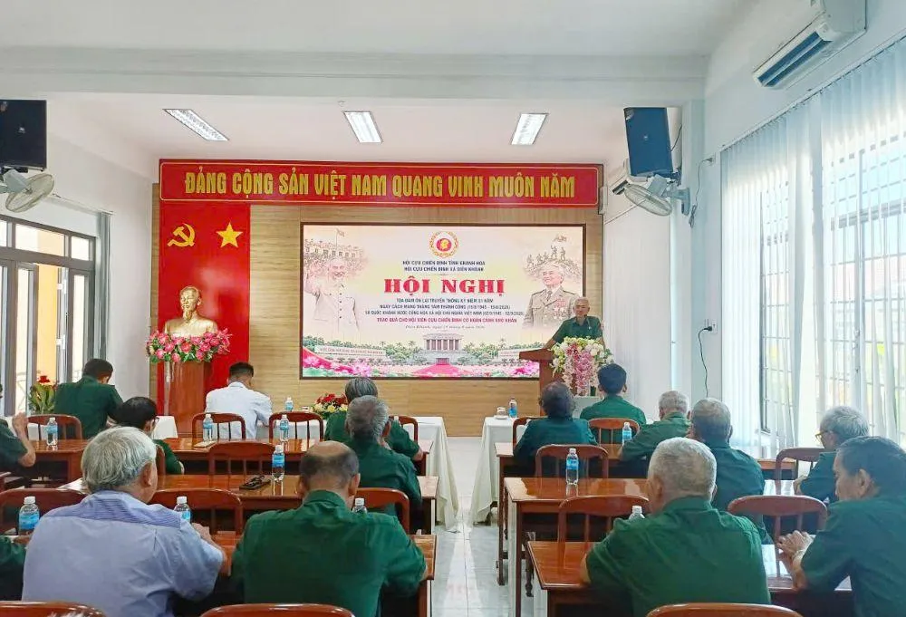 Hội Cựu chiến binh xã Diên Khánh dâng hương tri ân và trao quà hỗ trợ hội viên khó khăn nhân dịp Quốc khánh 2/9