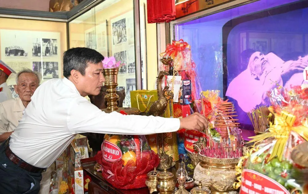 Trang trọng Lễ giỗ Chủ tịch Hồ Chí Minh tại phường Nam Nha Trang