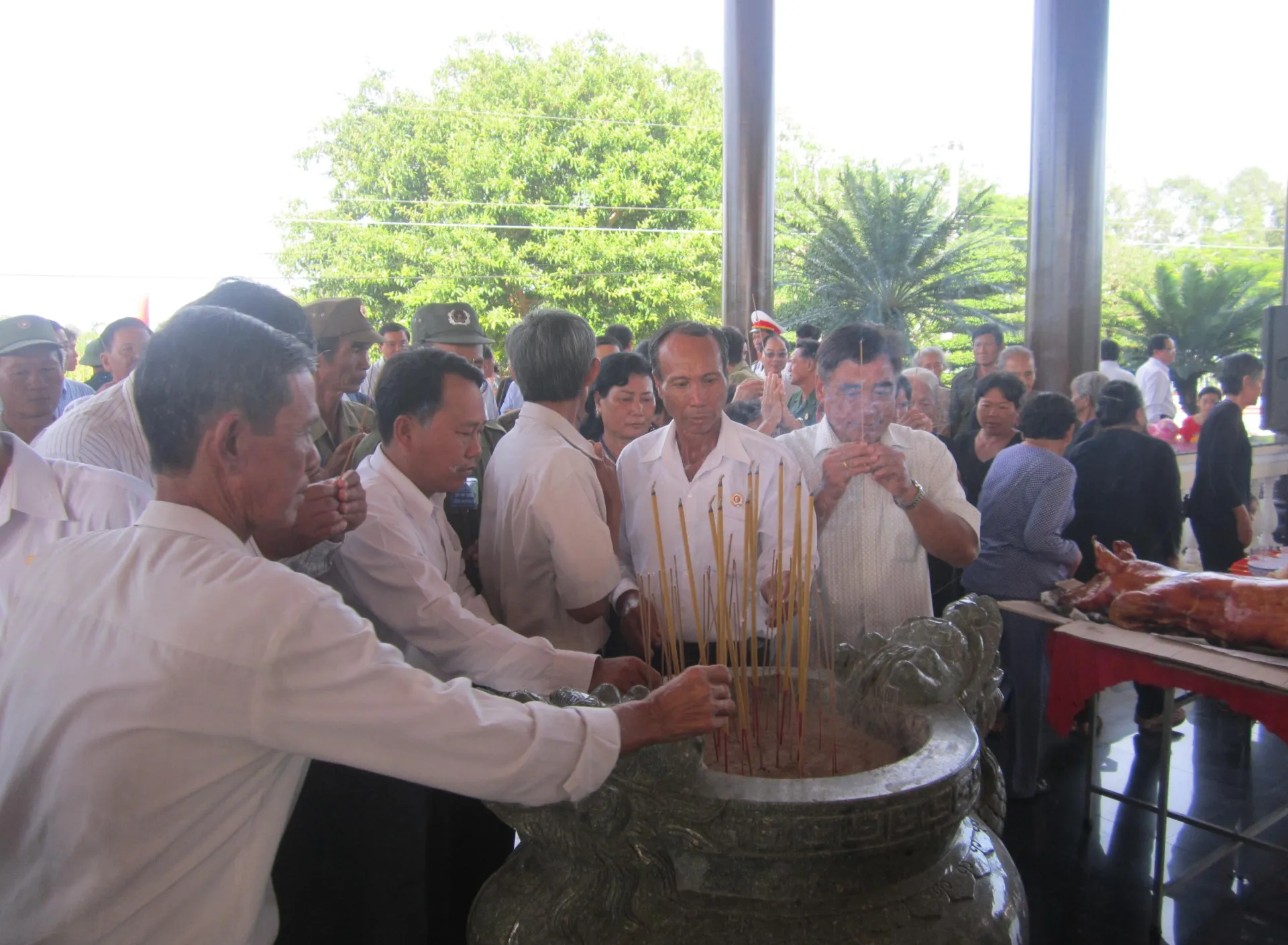 Mâm cơm dâng Bác ngày Tết Độc lập