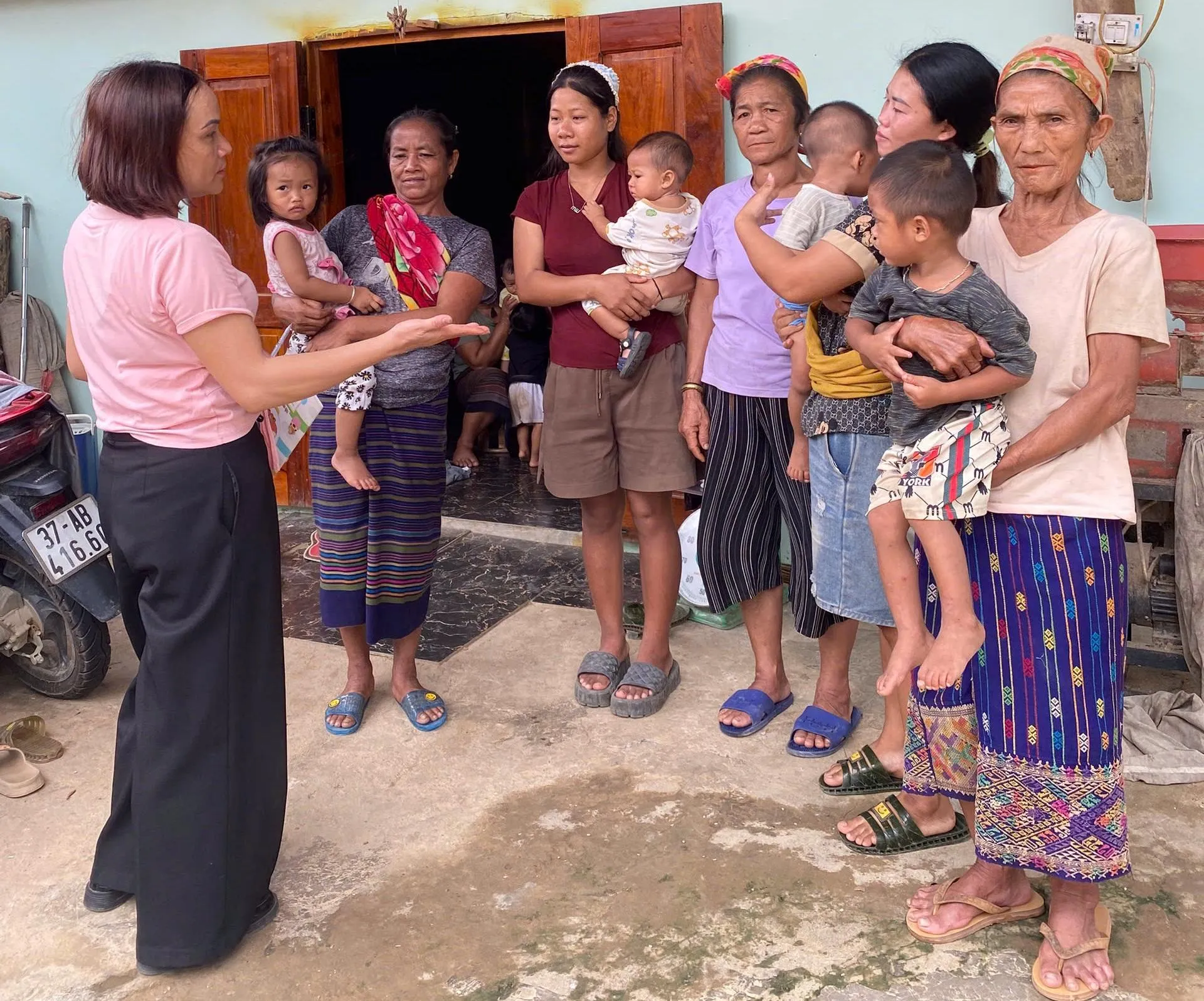 “Canh tuổi” bố mẹ cho những đứa trẻ phía sau cuộc tảo hôn Kỳ 3: Chặn tảo hôn từ cổng trường, gieo tương lai nơi bản làng