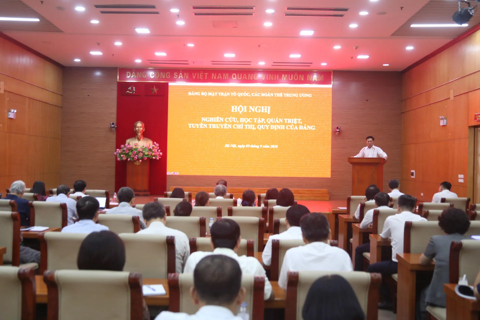 Hội nghị nghiên cứu, học tập, quán triệt, tuyên truyền chỉ thị, quy định của Đảng