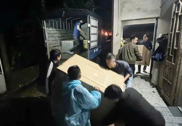 Mưa lũ dâng nhanh, Quảng Trị sơ tán khoảng 700 người dân đến nơi an toàn ngay trong đêm