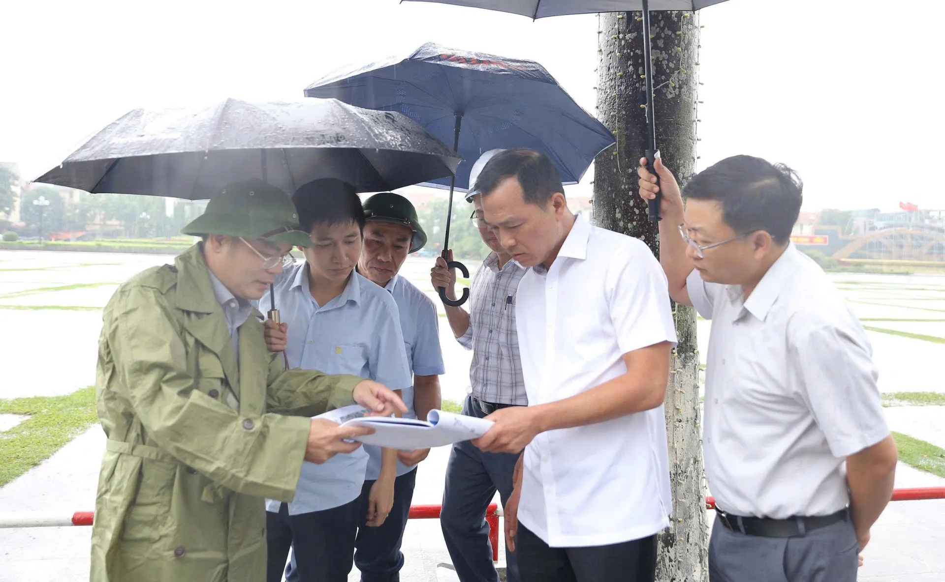 Thanh Hoá: Chủ tịch UBND tỉnh Tô Anh Dũng kiểm tra một số điểm ngập cục bộ trên địa bàn phường Hạc Thành do ảnh hưởng của mưa lớn