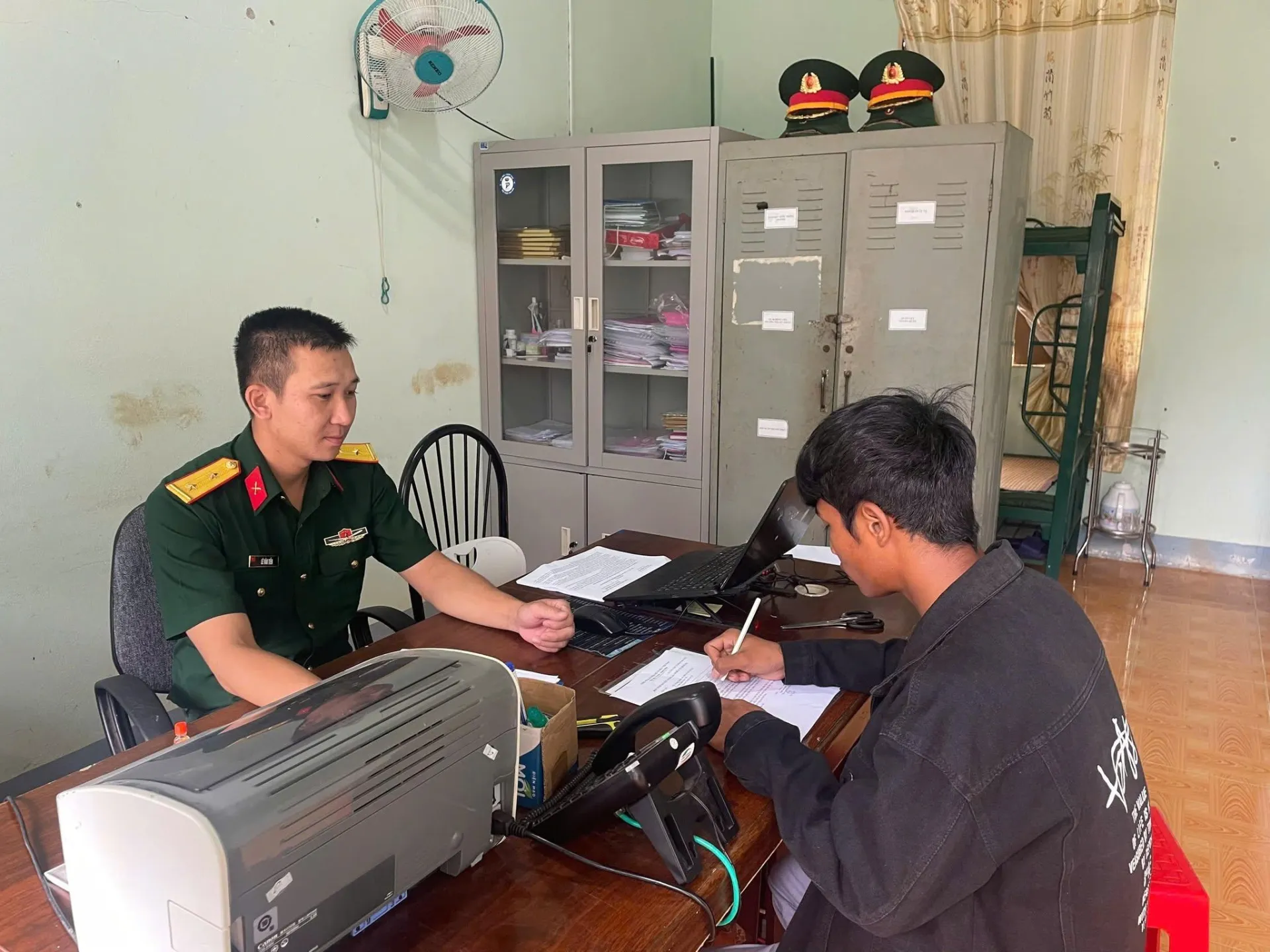 TUỔI TRẺ GIA LAI HĂNG HÁI VIẾT ĐƠN TÌNH NGUYỆN NHẬP NGŨ