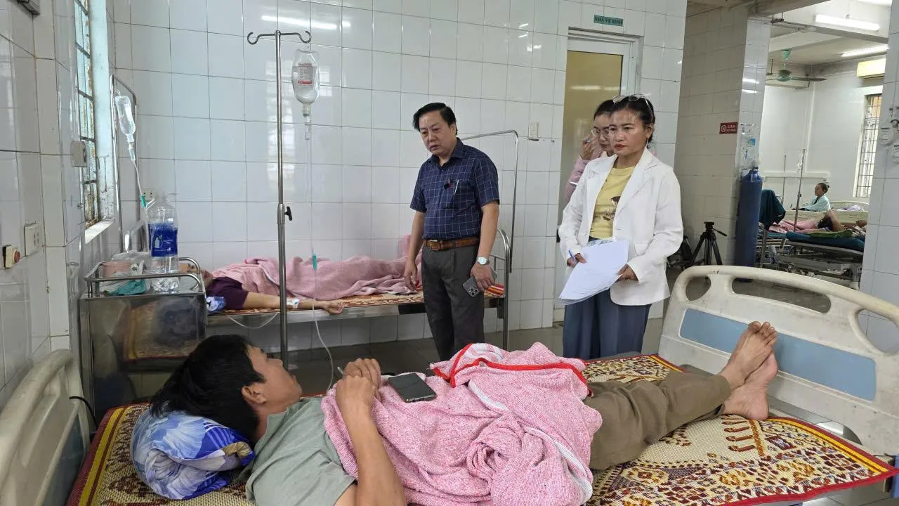 Quảng Trị: Hơn 40 người nhập viện nghi ngộ độc sau khi ăn bánh mì