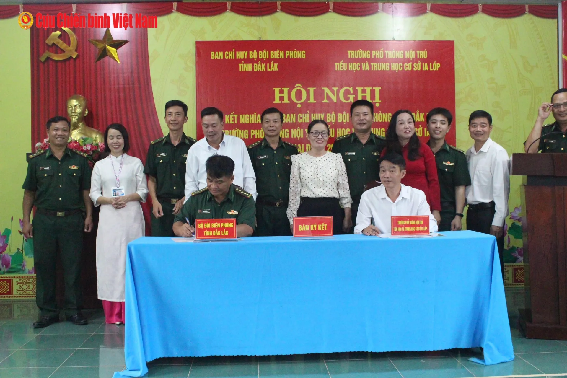 Biên phòng tỉnh Đắk Lắk kết nghĩa với trường nội trú Ia Lốp