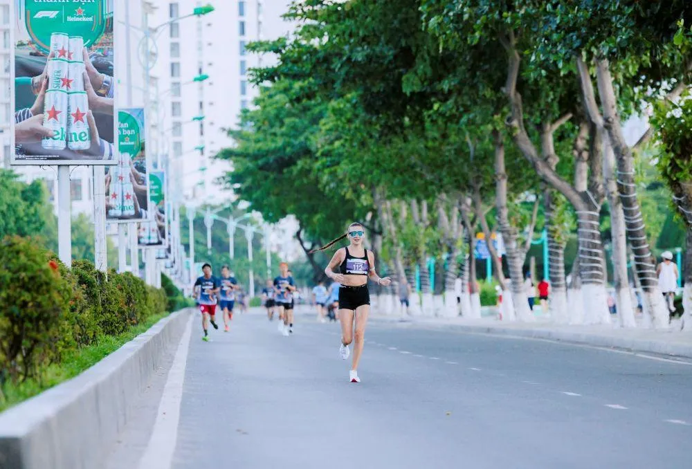 Gần 700 người chạy bộ thắp sáng nụ cười trẻ thơ