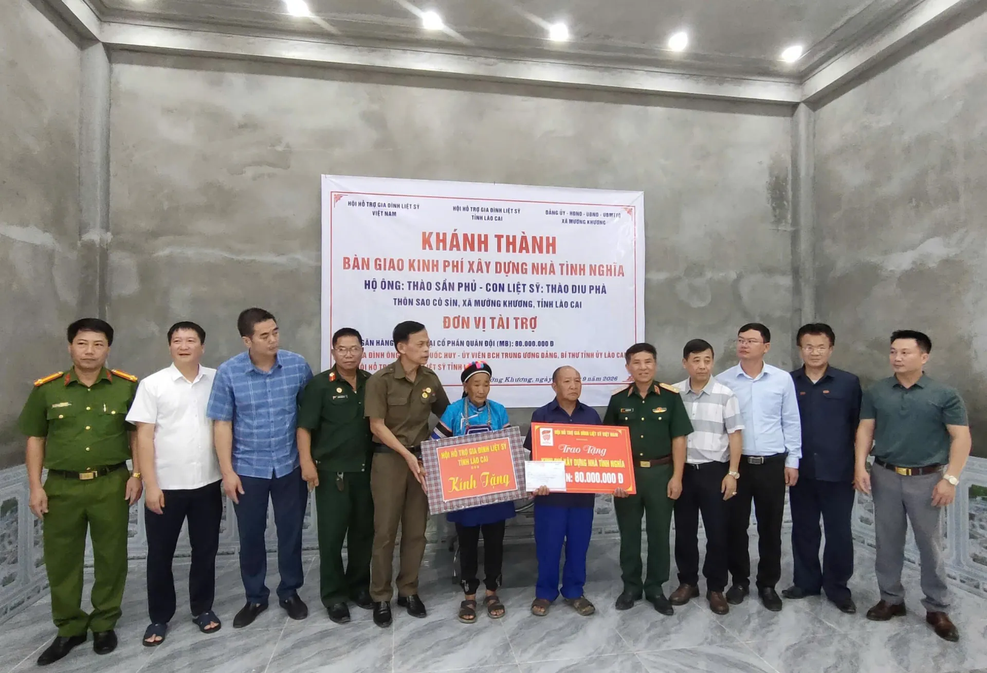 Khánh thành nhà và bàn giao kinh phí hỗ trợ làm nhà cho gia đình liệt sỹ ở Lào Cai