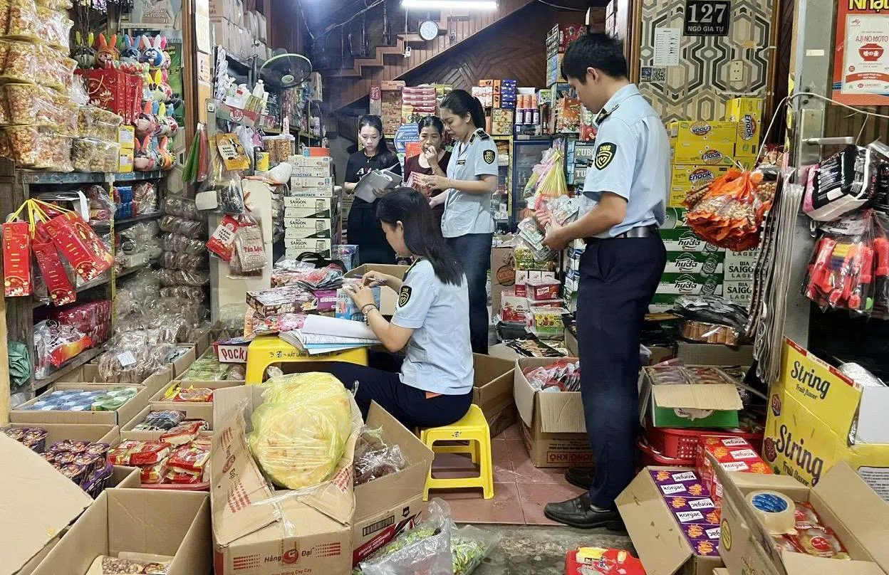 Quảng Trị: Phát hiện hàng trăm sản phẩm thực phẩm nhập lậu dịp Trung thu