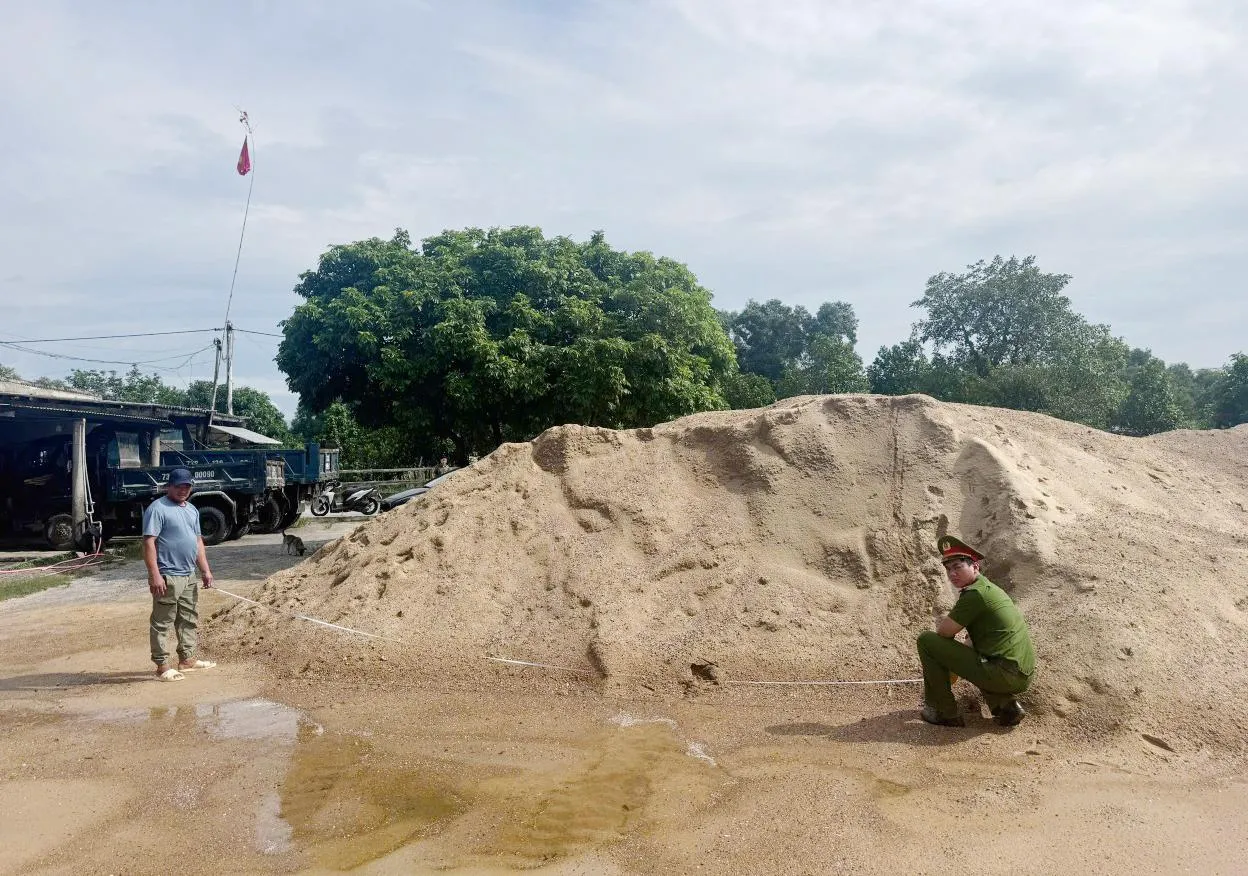 Quảng Trị: Tạm giữ 122m³ cát không rõ nguồn gốc tại 3 điểm tập kết ở xã Quảng Trạch