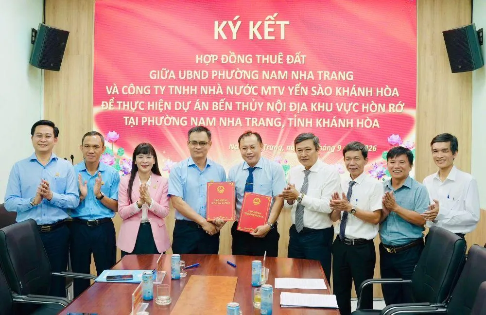 Công ty Yến sào Khánh Hoà ký kết hợp đồng thuê đất dự án Bến thuỷ nội địa Hòn Rớ