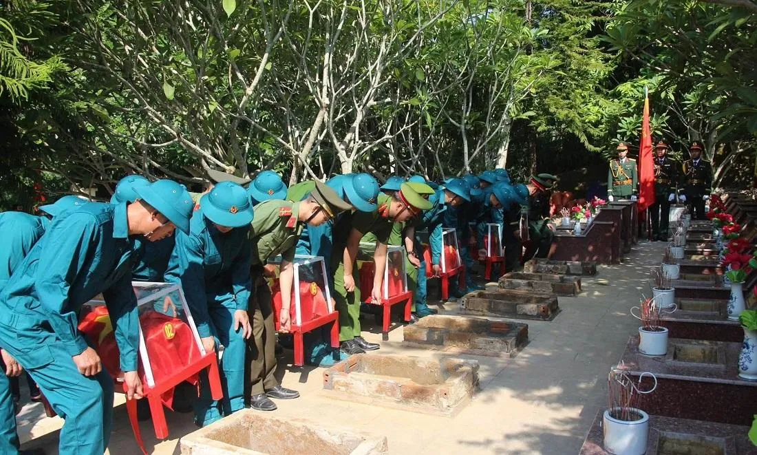 Lai Châu: An táng 5 hài cốt liệt sĩ thanh niên xung phong hy sinh trong kháng chiến chống Pháp