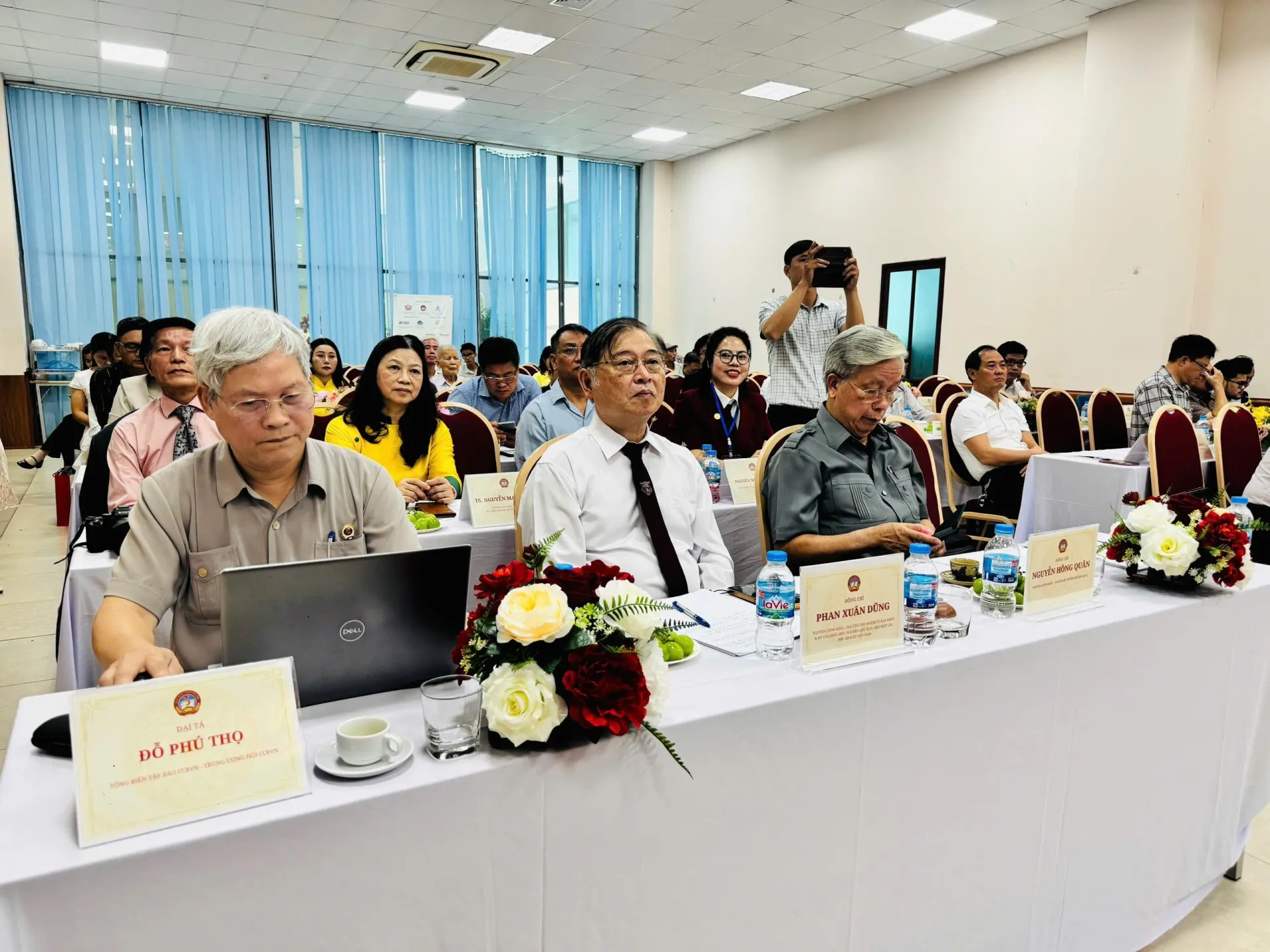 Tích hợp bãi đỗ xe thông minh-trạm sạc xe điện-điện mặt trời mái nhà