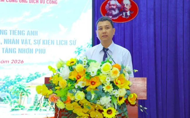 TĂNG NHƠN PHÚ KỂ CHUYỆN LỊCH SỬ, VĂN HÓA BẰNG TIẾNG ANH