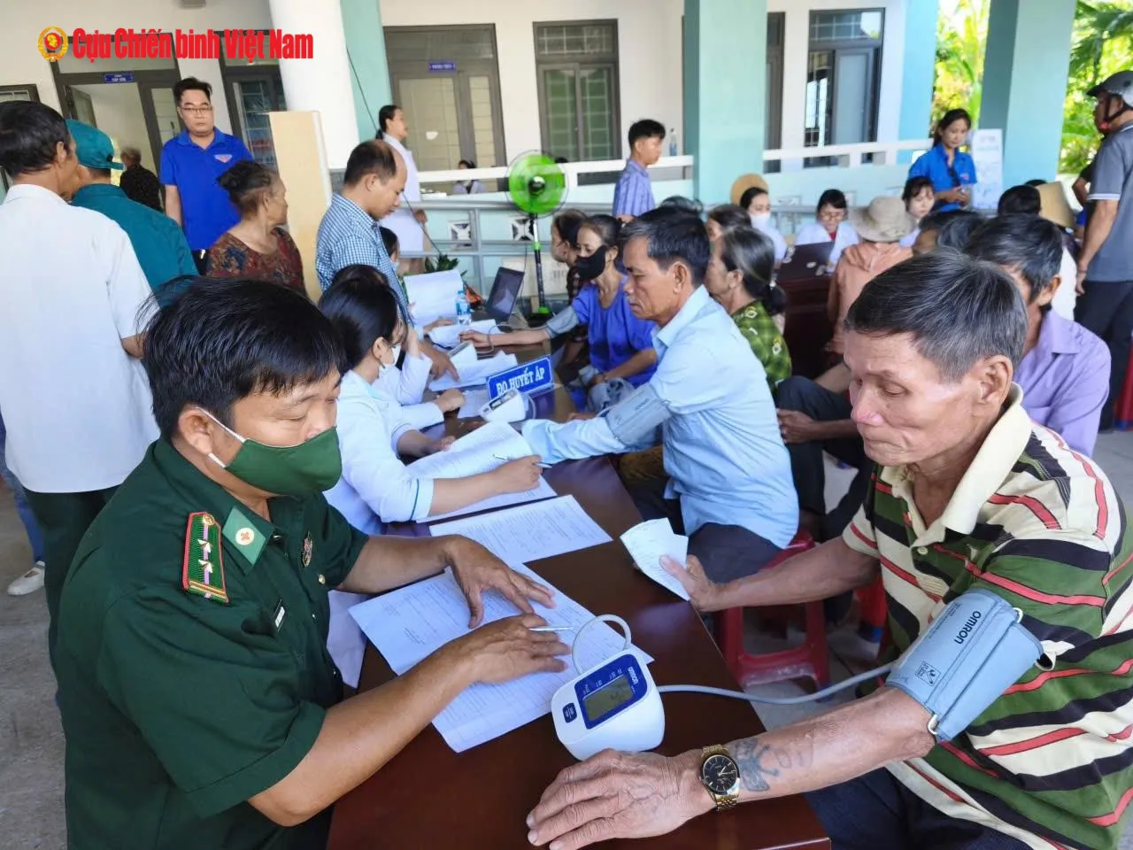 Đồn Biên phòng Cửa khẩu Cảng Vũng Rô khám sức khỏe cho nhân dân