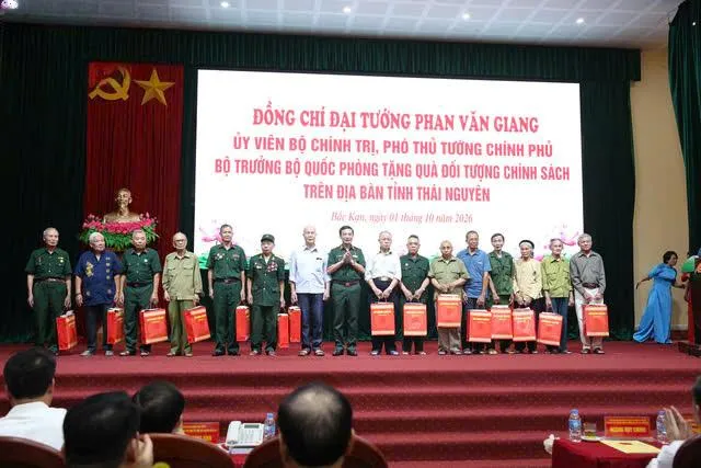 Đại tướng Phan Văn Giang tiếp xúc cử tri tỉnh Thái Nguyên