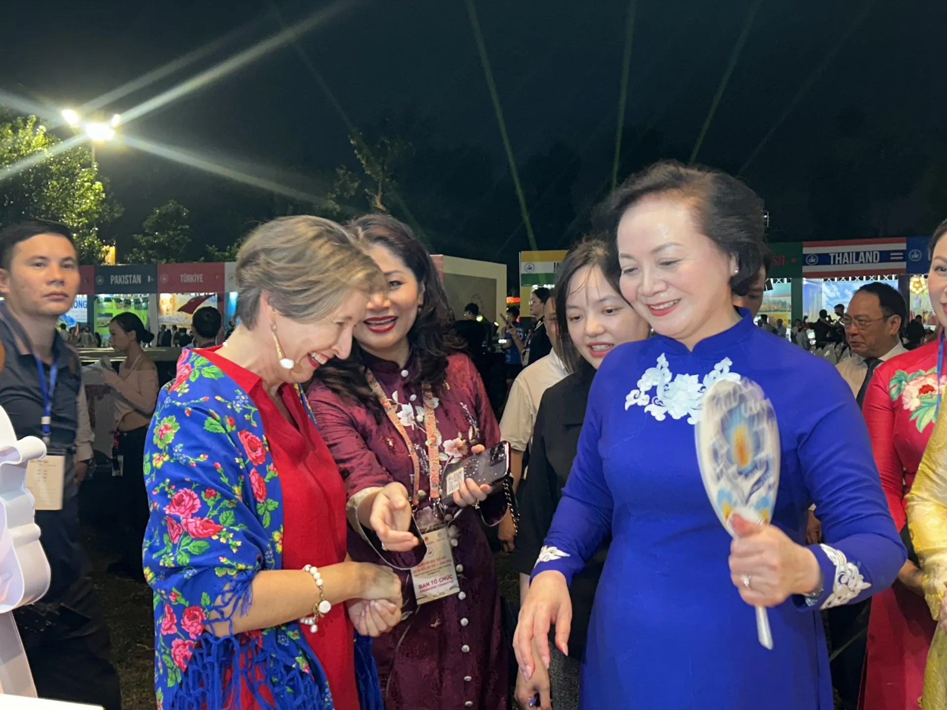 Không khí trước thềm khai mạc Lễ hội văn hoá Thế giới lần thứ hai