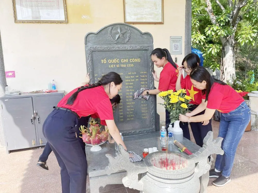 Trường THCS Tây Nha Trang: Hành trình về “địa chỉ đỏ” kết hợp ứng dụng công nghệ giáo dục truyền thống