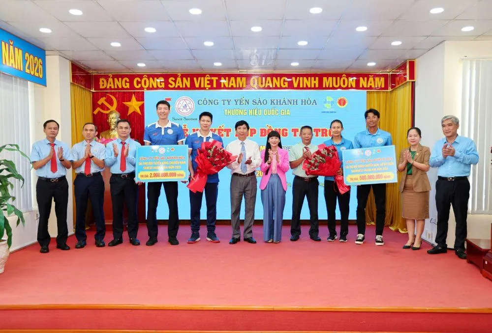 Công ty Yến sào Khánh Hòa tài trợ 2,5 tỷ đồng cho các đội bóng chuyền tỉnh Khánh Hoà