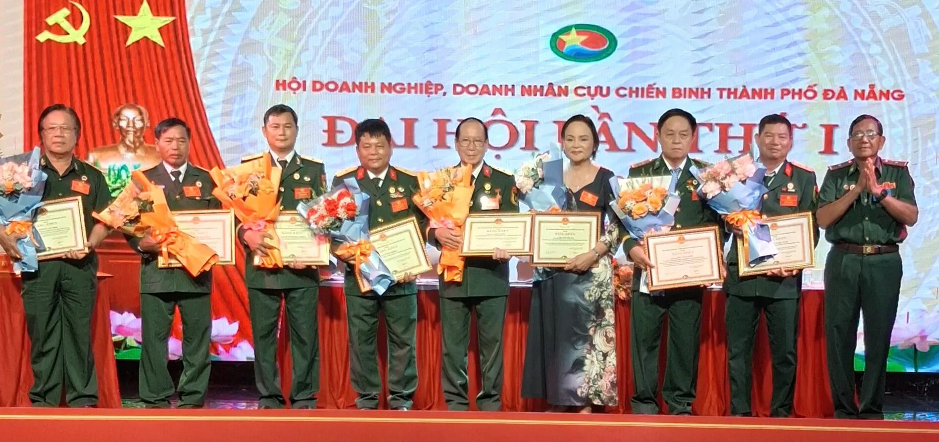 SẢN XUẤT, KINH DOANH LUÔN GẮN VỚI NGHĨA TÌNH ĐỒNG ĐỘ