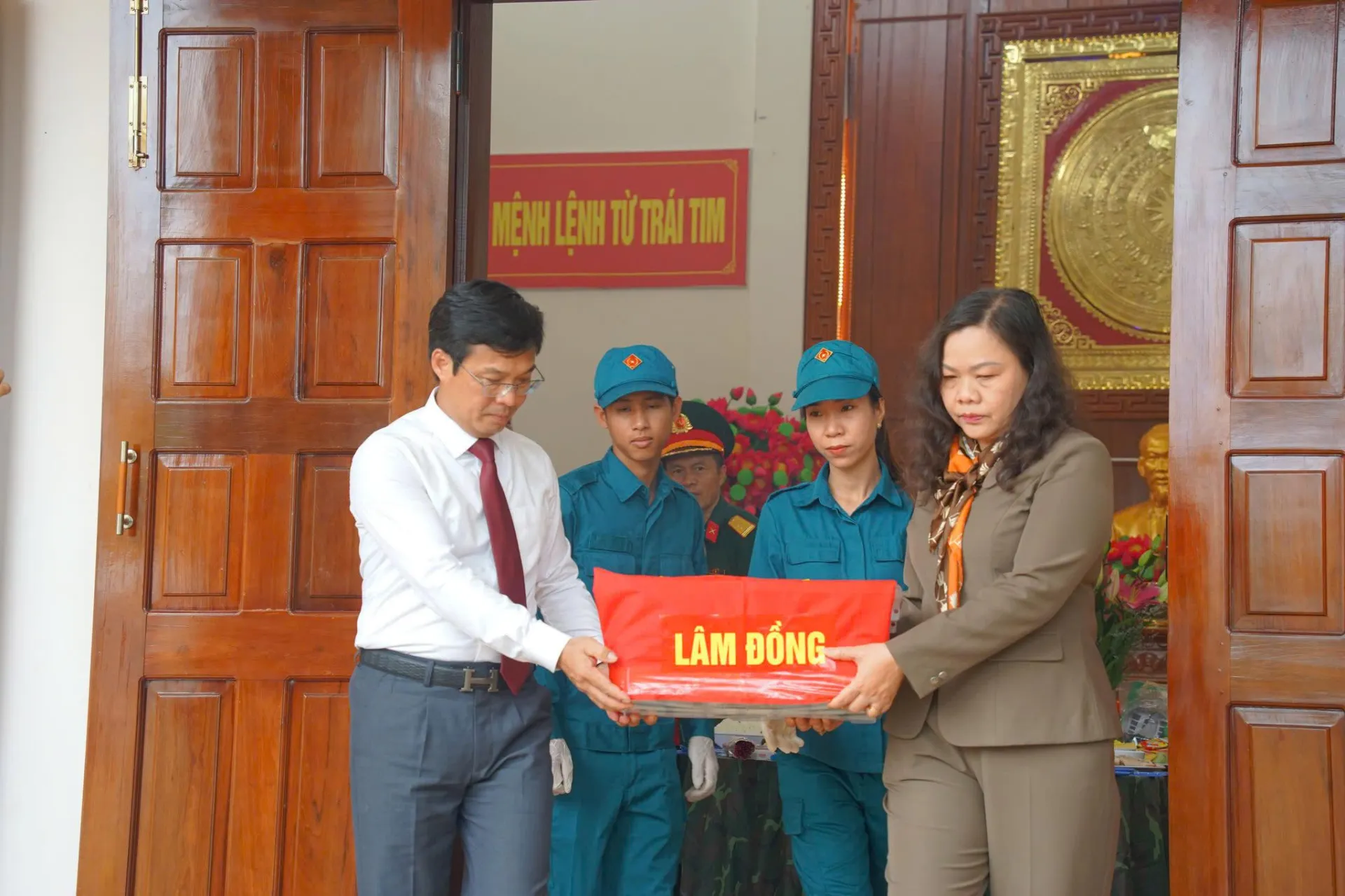 VẸN TRÒN NGHĨA TRI ÂN