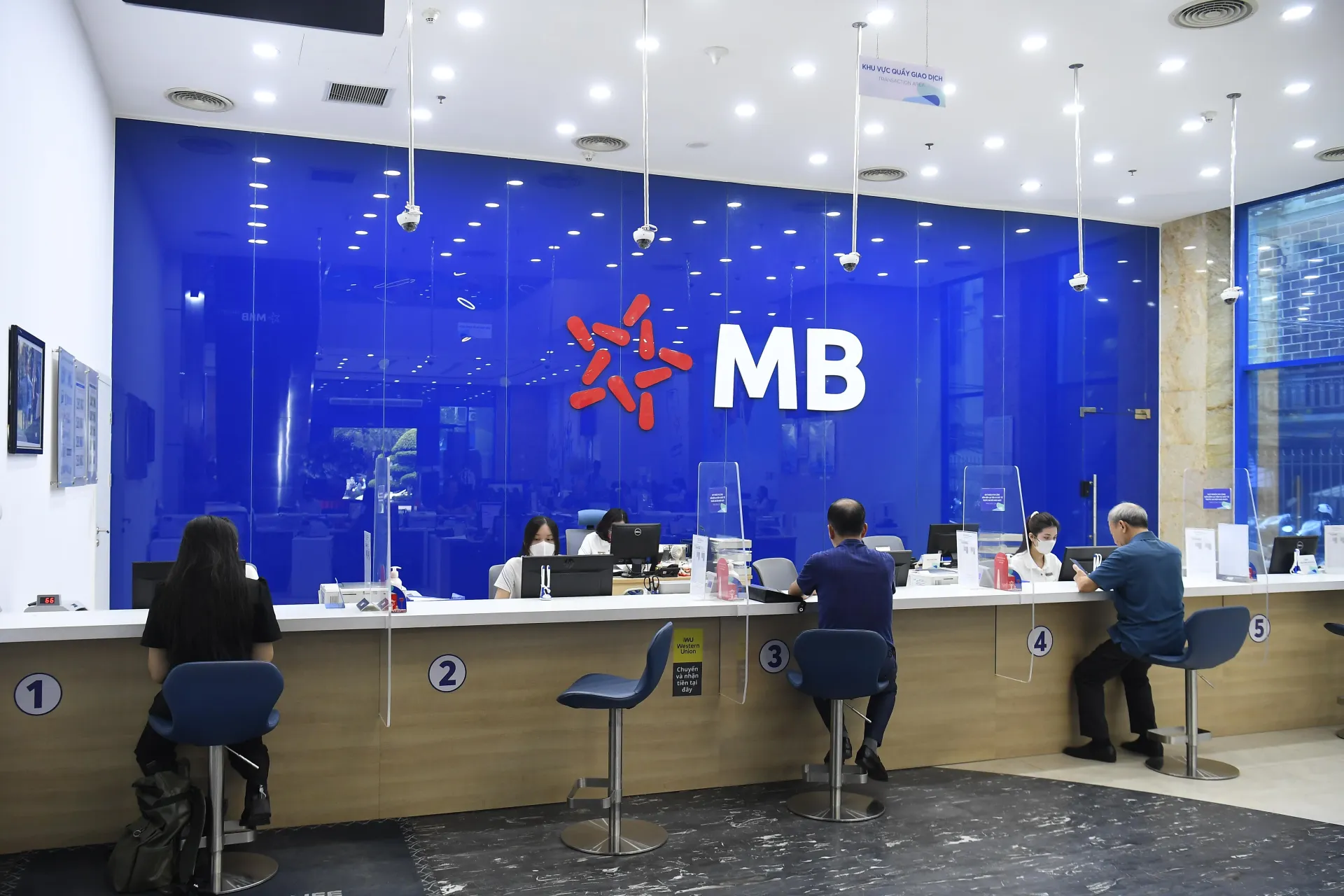 MB trở thành ngân hàng đầu tiên tại Việt Nam vượt mốc 100.000 tỷ đồng vốn điều lệ