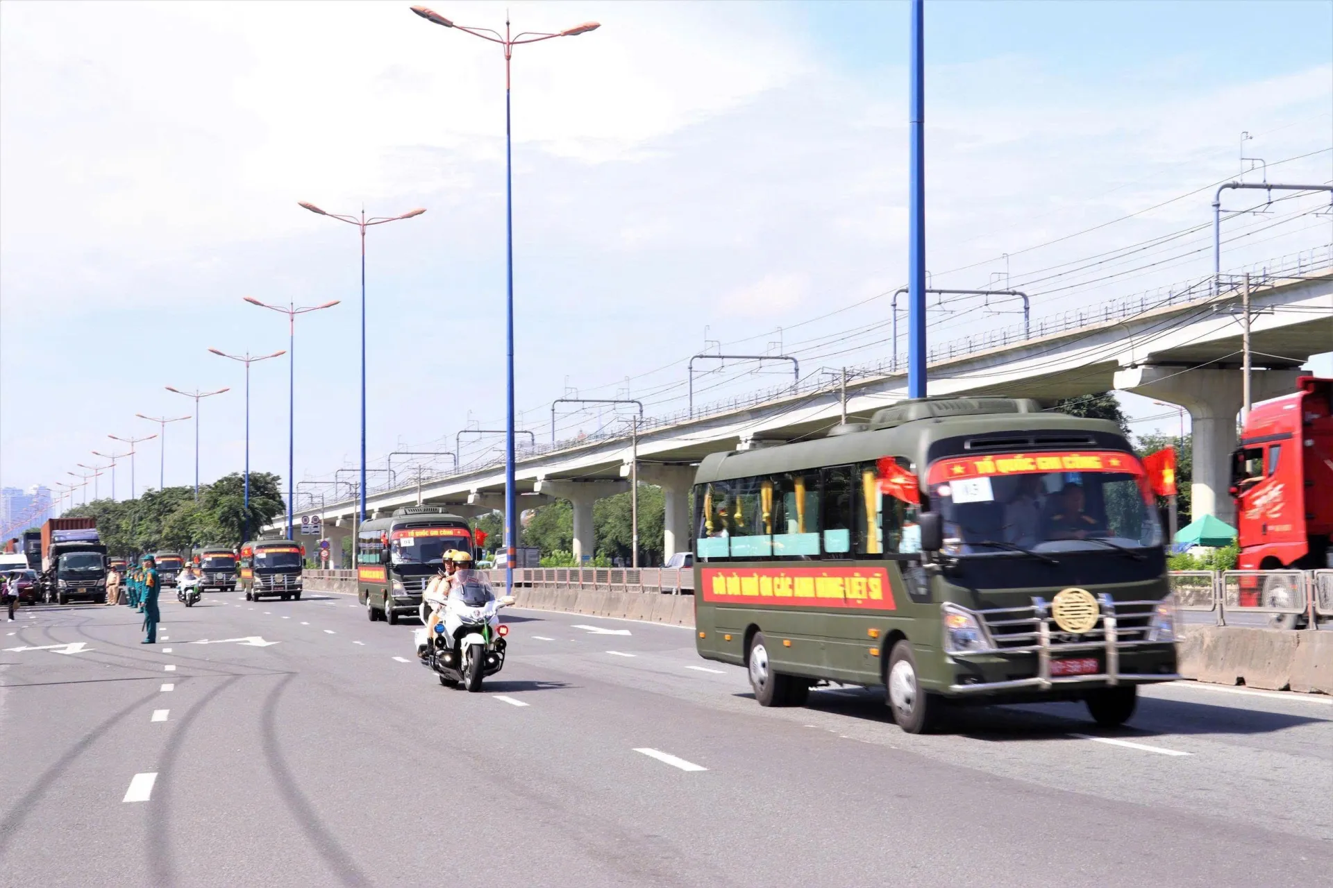 731 HÀI CỐT LIỆT SĨ TRỞ VỀ: THÀNH PHỐ CÚI ĐẦU TIỄN BIỆT CÁC ANH