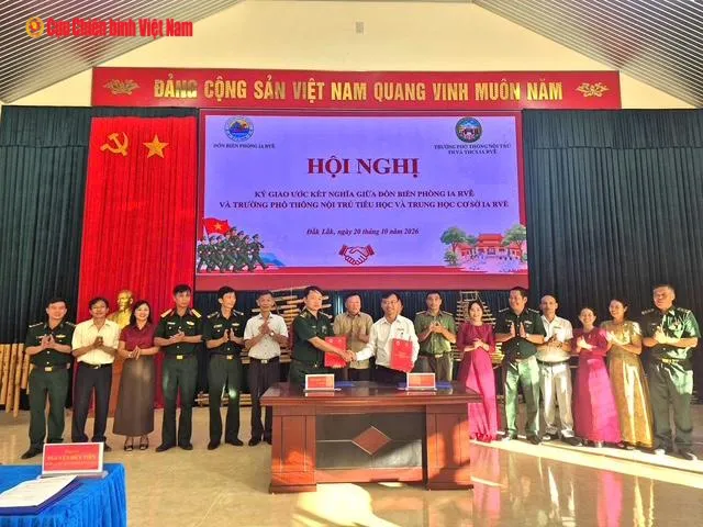 Đồn Biên phòng Ia Rvê kết nghĩa với trường học