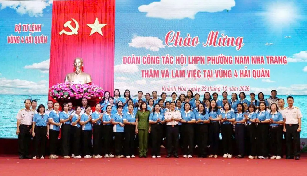 Hội LHPN phường Nam Nha Trang tổ chức Chương trình về nguồn, tuyên truyền biển đảo tại Căn cứ Vùng 4 Hải quân
