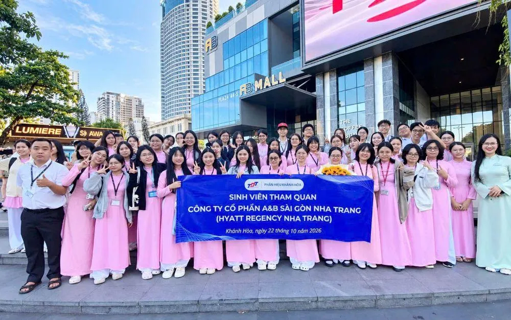 Sinh viên Phân hiệu Trường Đại học Tôn Đức Thắng tại Khánh Hòa trải nghiệm môi trường làm việc quốc tế tại Hyatt Regency Nha Trang