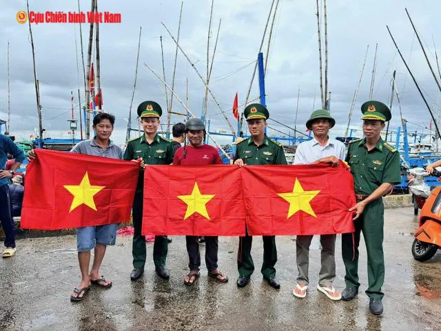 Đồn Biên phòng Tuy Hòa kết nghĩa với trường học và làm dân vận