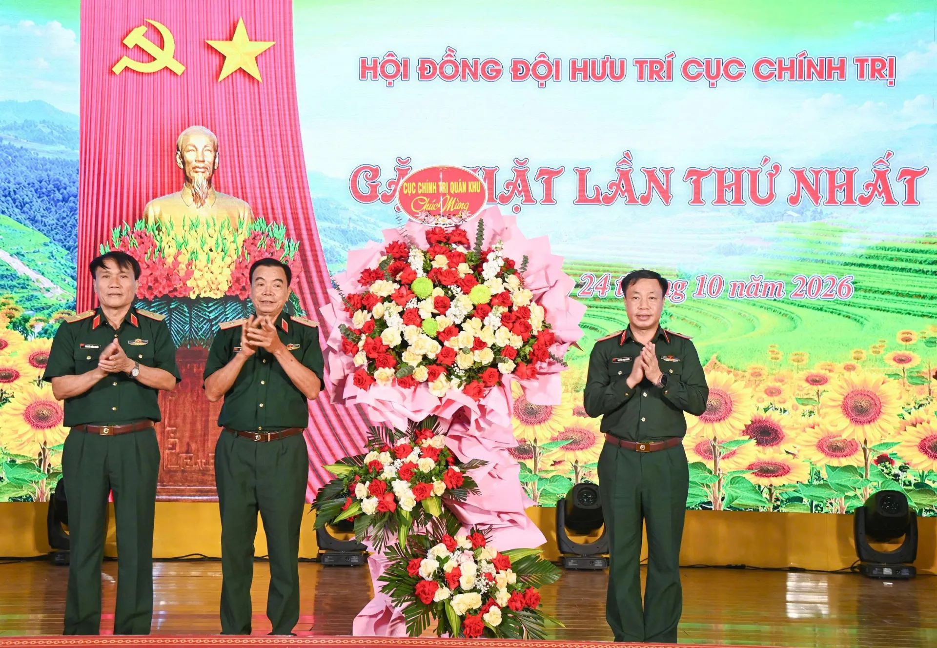 Gặp mặt Hội đồng đội hưu trí Cục Chính trị Quân khu 2