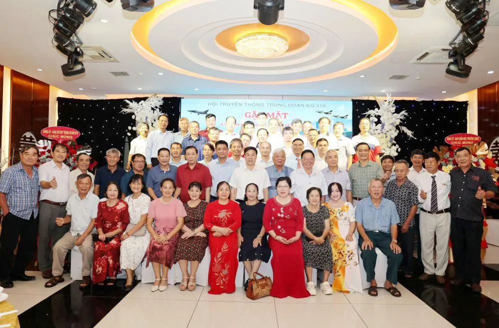Bản hùng ca nối dài năm tháng