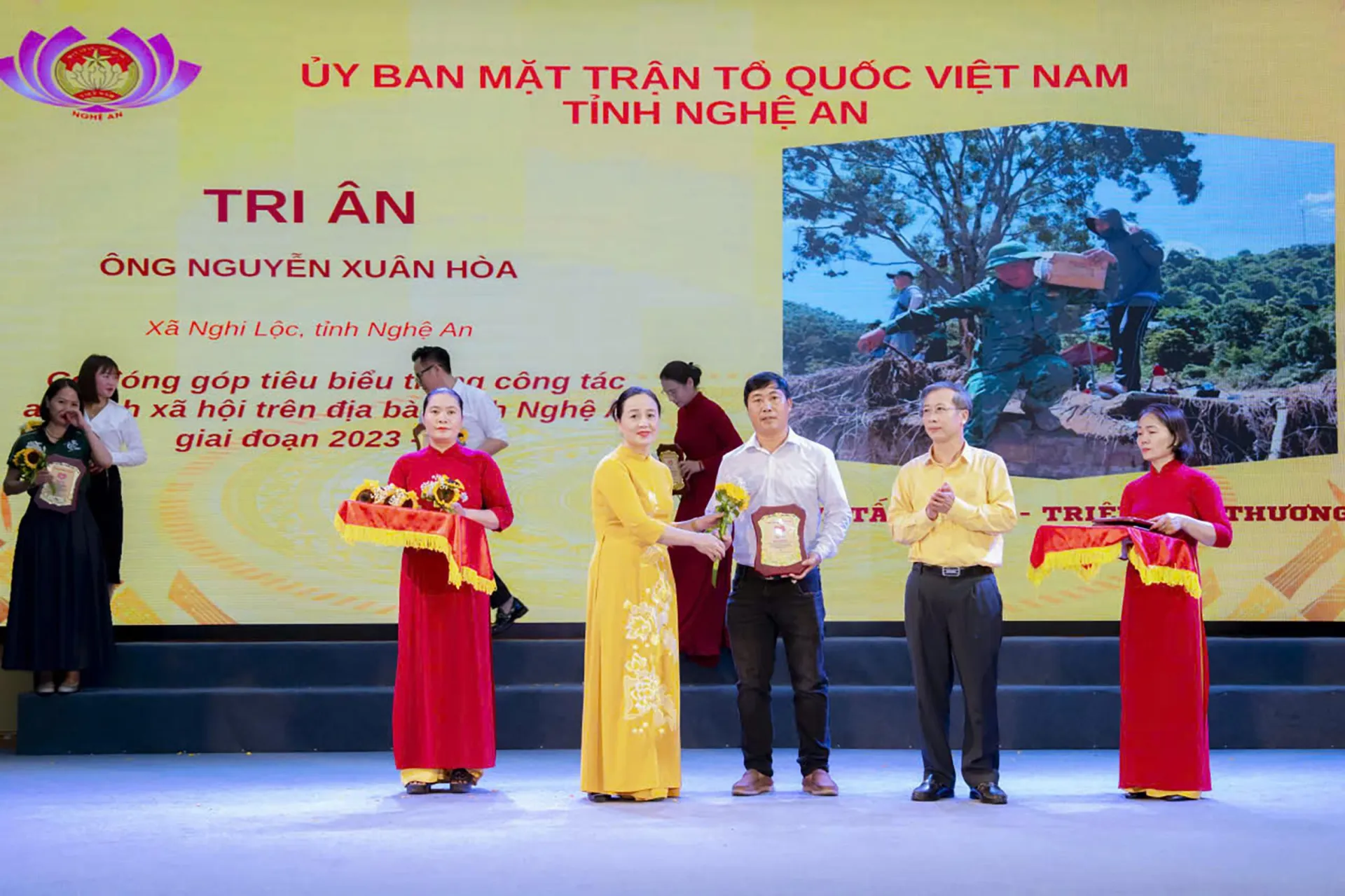 Phóng viên Báo Cựu Chiến binh Việt Nam được tỉnh Nghệ An tri ân