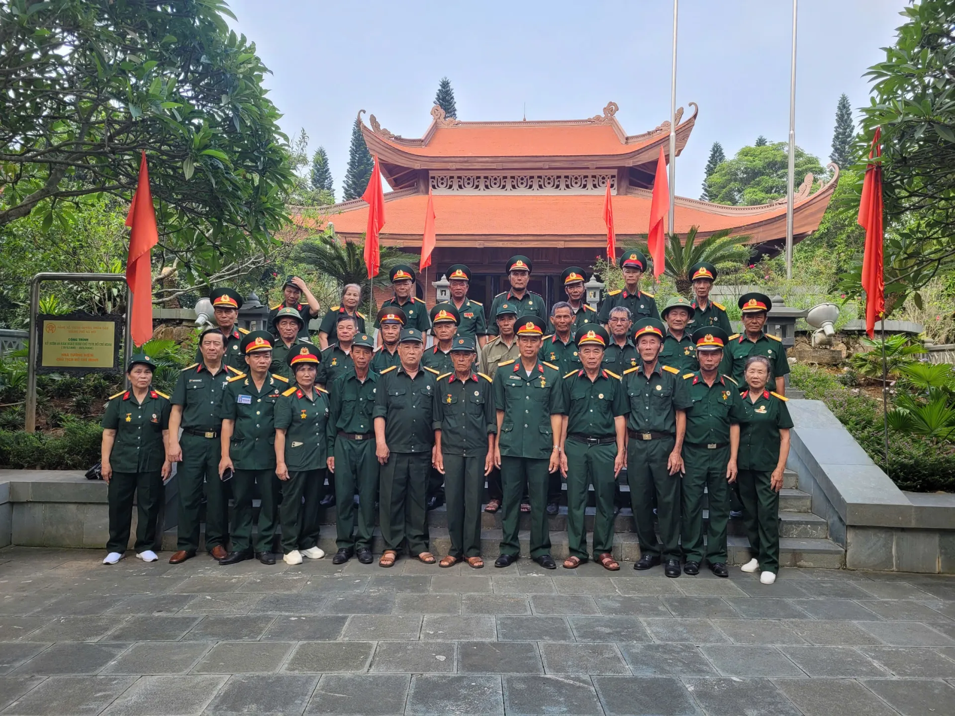 Hội Cựu chiến binh xã Nguyên Giáp tổ chức hành trình về nguồn và kết nghĩa với Hội CCB xã Tân Trào