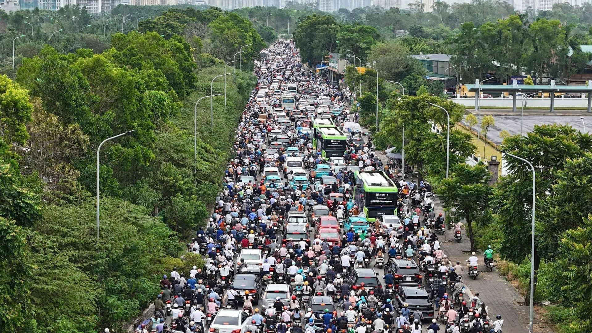 Đường từ dự án Lumi vào nội đô ních chật Đại lộ Thăng Long