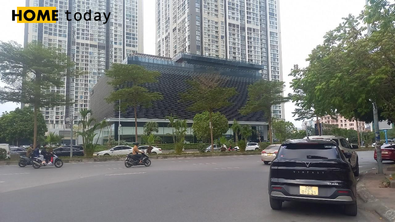 Cộng đồng 'nhức mắt' showroom Lexus chễm chệ trên 'đất vàng' của Liên minh HTX Việt Nam