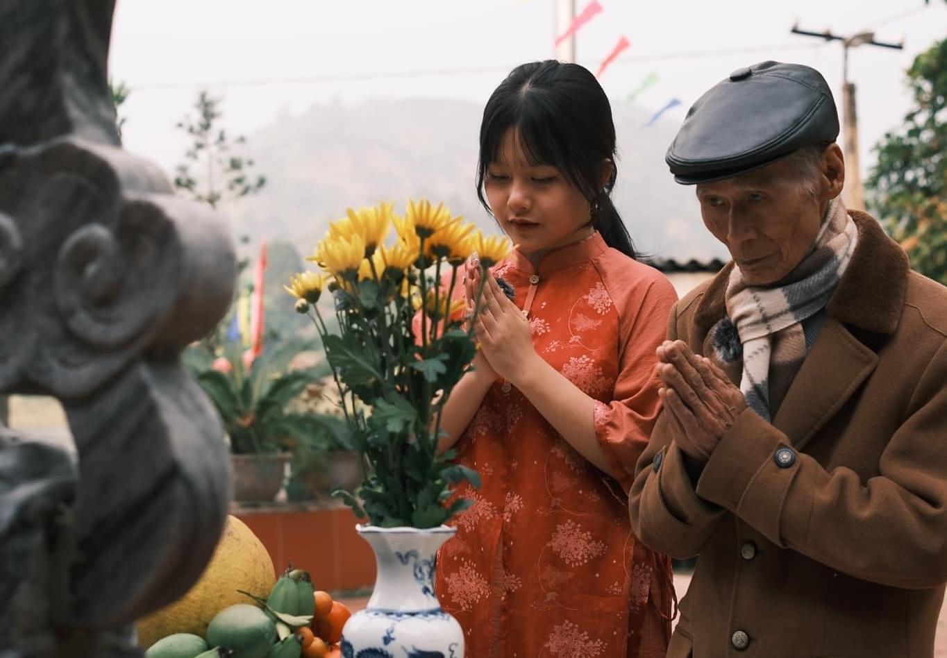 Văn khấn mùng 1 và ngày Rằm hàng tháng ngắn gọn và chuẩn nhất