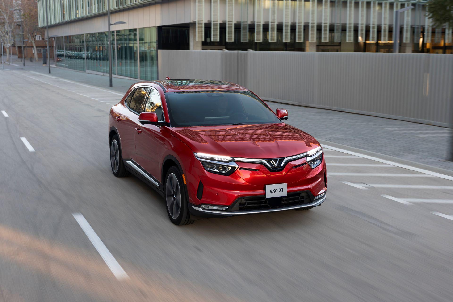 Chủ xe VF 8: Lái chất như SUV thể thao, nuôi xe rẻ như xe đạp