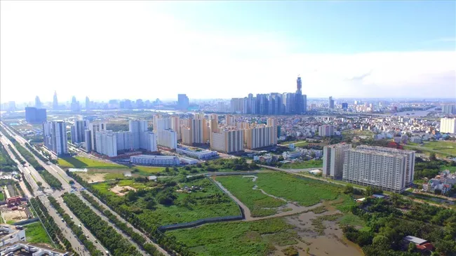 Điểm tin BĐS - tài chính 6/8: HoREA đề xuất giảm mức thu tiền sử dụng đất ở xuống 20-30%
