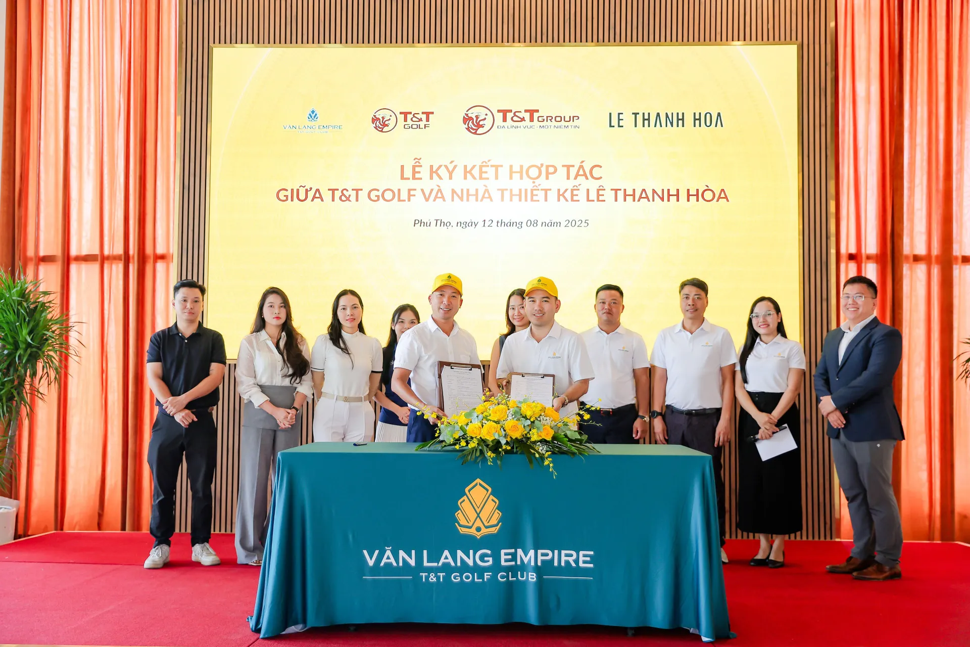 Lê Thanh Hòa đưa biểu tượng văn hóa Văn Lang vào thiết kế đồng phục riêng cho Văn Lang Empire T&T Golf Club