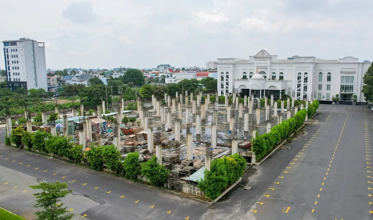 Điểm tin BĐS - tài chính 15/8: Đồng Nai tháo dỡ tổ hợp Eros Palace Luxury xây không phép trên 'đất vàng'