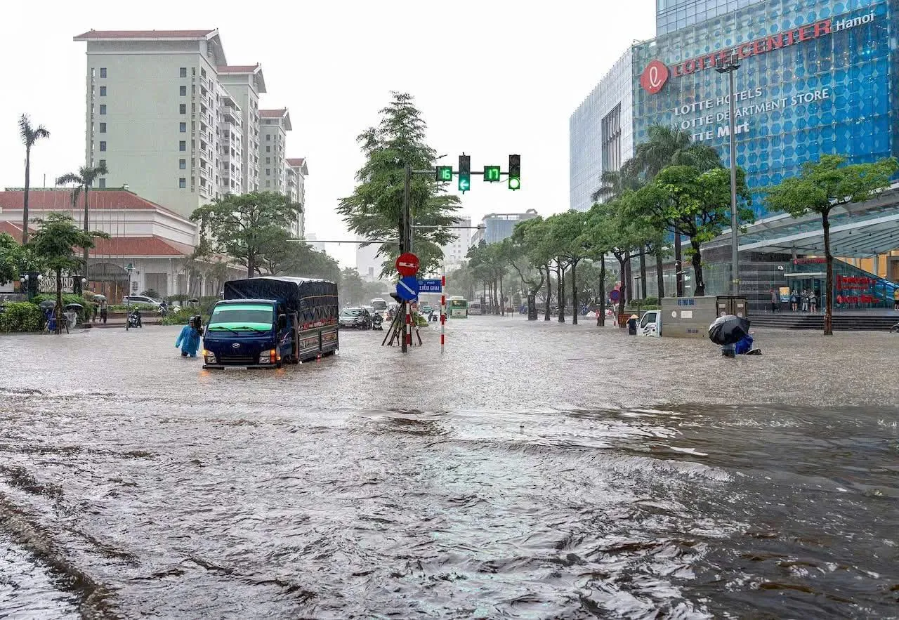 Mưa lớn “vạch trần” lỗ hổng quy hoạch: Người Hà Nội nên tìm mua nhà ở đâu?