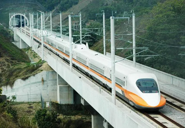 Điểm tin BĐS - tài chính 10/10: Đề xuất lập Hội đồng tư vấn chọn nhà đầu tư đường sắt tốc độ cao Bắc - Nam