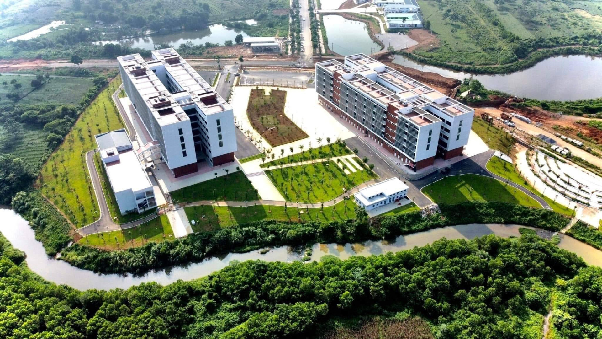 Điểm tin BĐS - tài chính 10/1: Đẩy nhanh di dời trường đại học khỏi nội đô