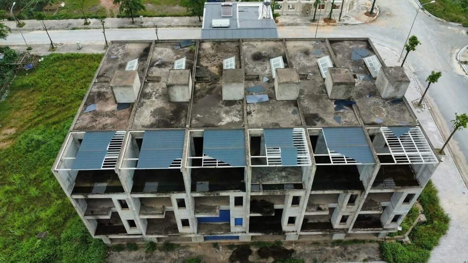 Khu đô thị 700 tỷ ở Thái Nguyên thi công ngắt quãng, cỏ mọc um tùm