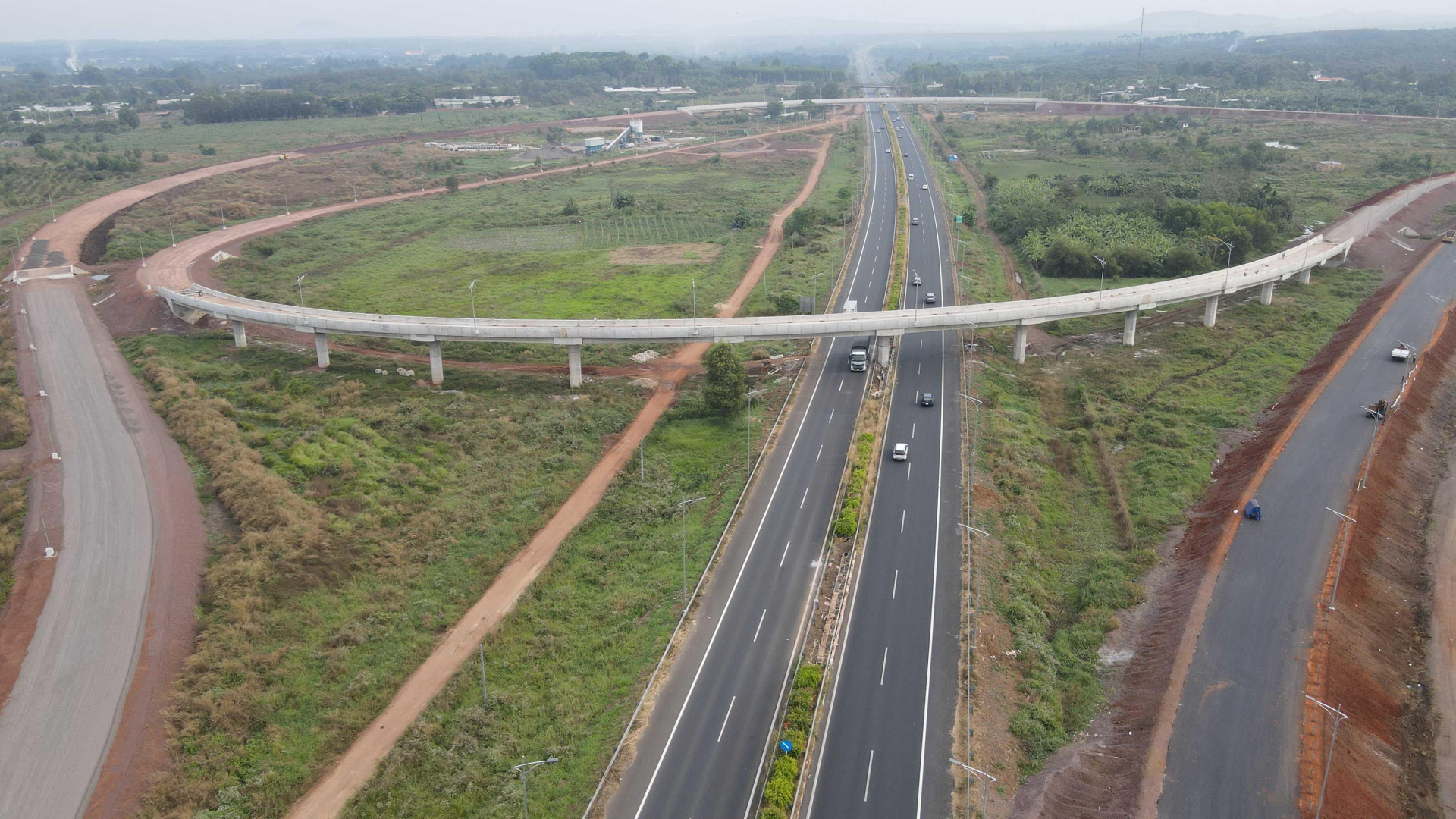 Thông tin mở bán nhà, dự án BĐS, đấu giá đất ngày 9/2: Sắp khởi công cầu vượt QL1 kết nối cao tốc Phan Thiết - Dầu Giây